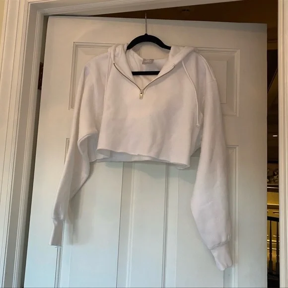 NWOT Aritzia TNA Cozy Fleece Boyfriend Cropped 1/4 Zip Hoodie in White - Picture 2 of 5